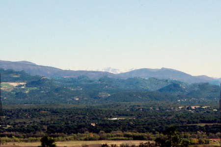 La plaine de l'Argens et le Mercantour enneigé